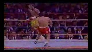 Thomas Hearns fights Juan Roldan in October 87 Rounds 3 amp 4 [upl. by Ivens]