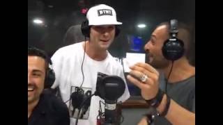 Clementino rappa su Salvini Brangelina e GigiampCiro su Radio Kiss Kiss [upl. by Hsirehc]