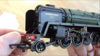 Opening the Hornby class 9F Evening Star [upl. by Mcnelly]