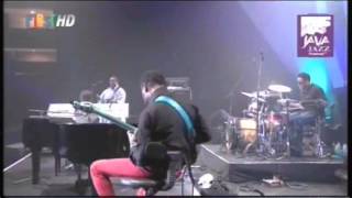 George Duke Electric  Live at Java Jazz Festival 2011 Full Concert [upl. by Buzzell]