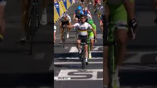 “It’s 4️⃣ for Cavendish” 🙌 Mark Cavendish launched over the line in the 2012 TourdeFrance 🇫🇷 [upl. by Dachia]