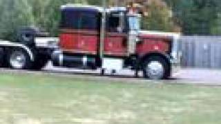 Peterbilt 359 with loud pipes walk around quotin the daylightquot [upl. by Greyson]