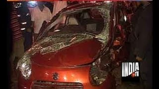 Four injured as Skoda Favia rams into Maruti AStar at Worli Mumbai [upl. by Angadreme45]