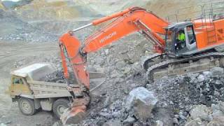 Hitachi Zaxis 670 Excavator in Australia [upl. by Anidam]