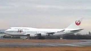 Extremely short takeoff JAL B747400 [upl. by Sirdna]