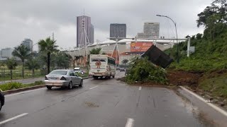 Pluie diluvienne à Abidjan effondrement population piégé par la pluie  dégâts [upl. by Eelarat]