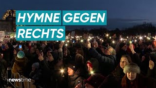 Gänsehautmoment in Berlin Hier singen Tausende ein Kinderlied gegen rechts [upl. by Ennairol]