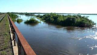 Inundación del valle del río Mocoretá y la quotreservaquot visto desde el puente del ferrocarril [upl. by Libbna]