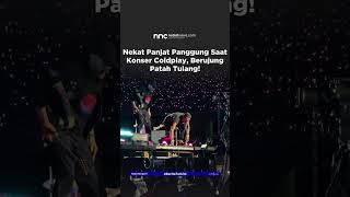 Nekat Panjat Panggung Saat Konser Coldplay Berujung Patah Tulang nnc coldplay shorts [upl. by Burnham]