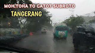 Mengemudi Di Jalanan Licin Dan Basah Di Kota Tangerang [upl. by Kcirdaed540]