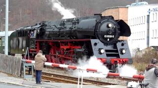 Dampflok der Baureihe 01 05098 bei der Ausfahrt in Thale Hbf nach Halberstadt [upl. by Olimpia34]