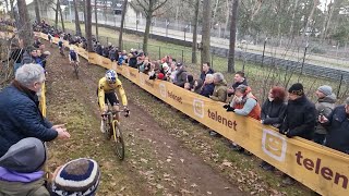 Superprestige HeusdenZolder 2023 You don´t see this on TV Wout van Aert  Tibor DEL GROSSO on fire [upl. by Boris]