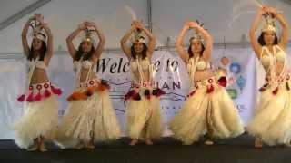 Grass skirt Hula dance from Tahiti  watch the hips [upl. by Castor]