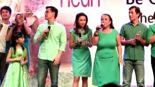 Be Careful With My Heart Casts sing quotKapit Bisigquot at Finale Mall Show [upl. by Zurn]