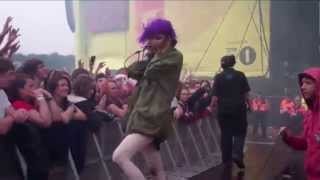 Alice Glass  Crystal Castles  LIVE 2 [upl. by Reivaz]