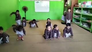 ELVANO MENARI  KEGIATAN DI SEKOLAH [upl. by Navillus12]