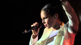 Alicia Keys  Girl on Fire Live  Paris Las Vegas [upl. by Erik493]