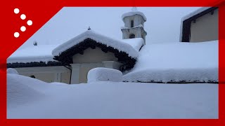 Neve in Valle Spluga notevoli accumuli su strade auto e tetti a Campodolcino [upl. by Odlanier187]