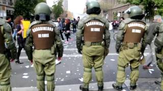 Multitudinaria marcha de estudiantes chilenos [upl. by Necaj]