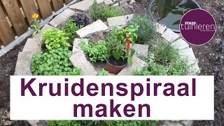 Stadstuinieren  Een kruidenspiraal maken moestuin [upl. by Zared698]