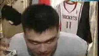 Yao Ming telling reporters how he was massacred in WoW [upl. by Irra]