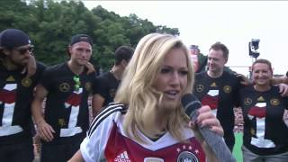 Helene Fischer singt quotAtemlos durch die Nachtquot am Brandenburger Tor WM 2014 FEIER in HD [upl. by Belford]