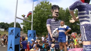 Château dOlonne  Chars et musique dans les rues pour la 15e Cavalcade [upl. by Galen]