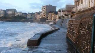 SaintMalo  Coup de vent et Forte Marée Springflut  High Tide [upl. by Schiro]