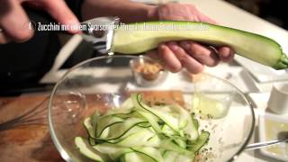 Zucchini Cashew Salat mit Parmesan  SchnellerTeller [upl. by Rossie]