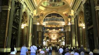 POMPEI  SANTUARIO DELLA MADONNA DEL ROSARIO  turista e devoti full HD [upl. by Ettinger]