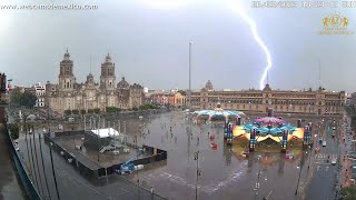 CDMX  ⚡️RAYO IMPRESIONANTE EN EL ZÓCALO DE CIUDAD DE MÉXICO 26MARZO23 [upl. by Nireves]