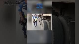 23anyos na motorcycle rider patay matapos magulungan ng truck shorts  Unang Balita [upl. by Terraj]