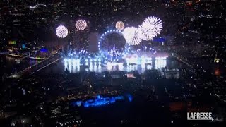 Capodanno 2023 lo spettacolo dei fuochi dartificio a Londra [upl. by Batchelor954]