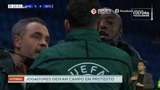 Ato de racismo durante partida de futebol faz jogadores deixarem o gramado em protesto [upl. by Enyledam886]