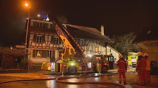 Oberhasli ZH Feuerwehr evakuiert Bewohner [upl. by Halas]