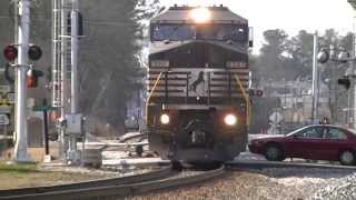 Norfolk Southern 220 EB Intermodal w Very Dumb Driver AustellGa 12192013© [upl. by Ambrosius]