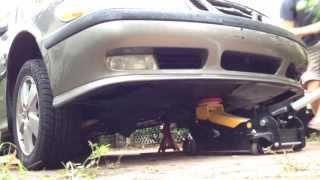 How to jack up a Saab 93 9902 [upl. by Verras265]