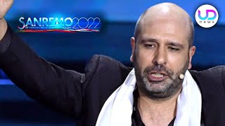 Sanremo 2022 Seconda Puntata Checco Zalone Incanta Il Pubblico [upl. by Mailli]