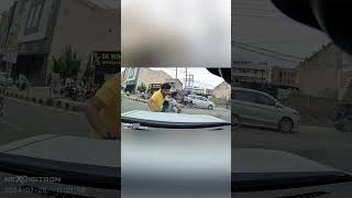 😡 माँ के मगरमच्छों से बचके चलो  Live Accident Captured In Car Dash Cam dashcamera benefits car [upl. by Chinua]