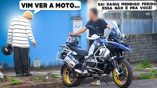 FUI DE MENDIGO COMPRAR A MOTO NOVA BMW 1250 [upl. by Frere757]