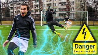 ELEKTROSCHOCKER FUßBALL CHALLENGE [upl. by Ris595]