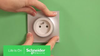 Comment changer vos prises électriques  Schneider Electric [upl. by Reivazx668]