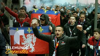 Los ultras del Lyon invaden las calles de Barcelona  UEFA Champions League  Telemundo Deportes [upl. by Refanej]