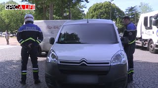 Police  piéton VS conducteur [upl. by Bensen]