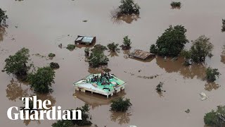 Cyclone Idai leaves trail of destruction in southern Africa [upl. by Schnabel]