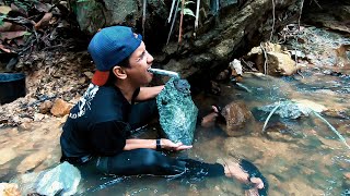 BATU PERMATA HIJAU KRISTAL TERBESARHANYA DI HUTAN SUMATERA BISA MENDAPATKAN BATU INI [upl. by Gussy]