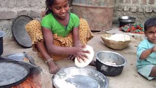 Little girl making makki ki roti makki ki roti banan  Village little girl making makki ki roti [upl. by Sherilyn]