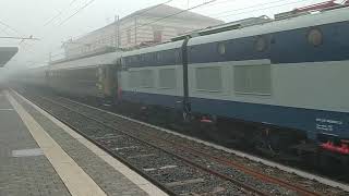 Il treno del carnevale Milano  Venezia in transito a Peschiera del Garda19022023 VIDEO MIO [upl. by Ativet]