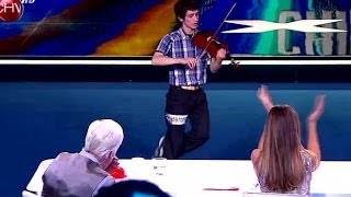 Ricardo Cifuentes y su gran performance con un violín  TALENTO CHILENO 2014 [upl. by Frum]