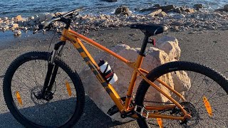 Trek Marlin 5 as a commuter  Raw video [upl. by Aicelf]